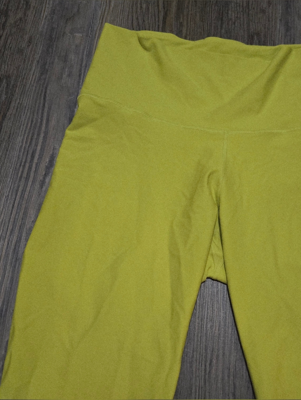 Old Navy Active Bright Lime Workout Leggings - Picture 3 of 16